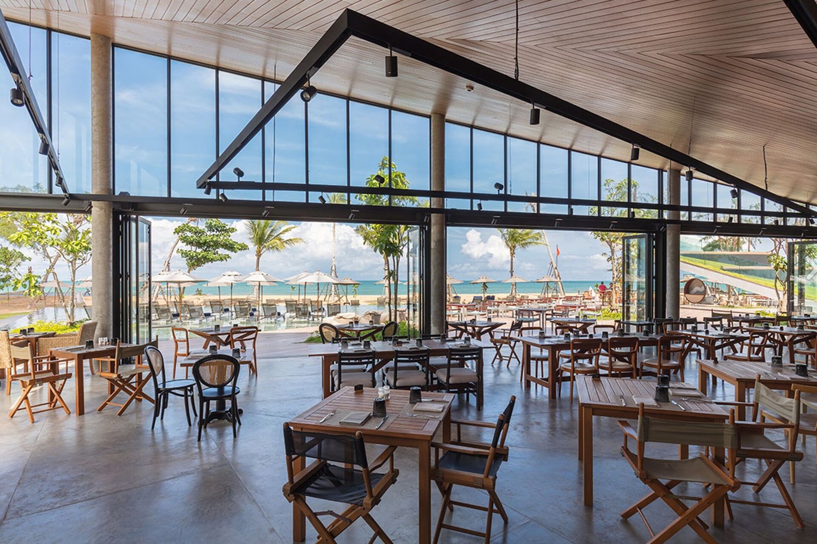 La Vela Khao Lak, at the table