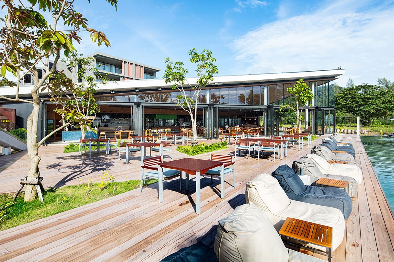 La Vela Khao Lak, at the table