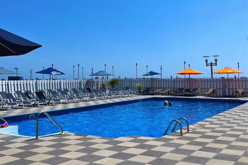 Berkeley Oceanfront Hotel, the pool