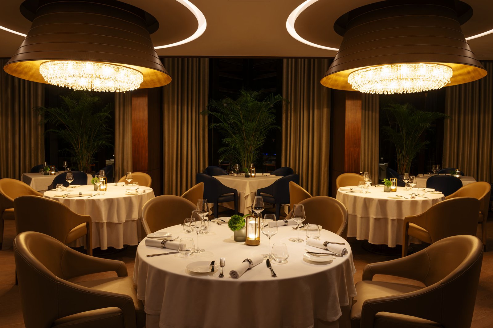 Le Royal Meridien Beach Resort & Spa — eat & drink