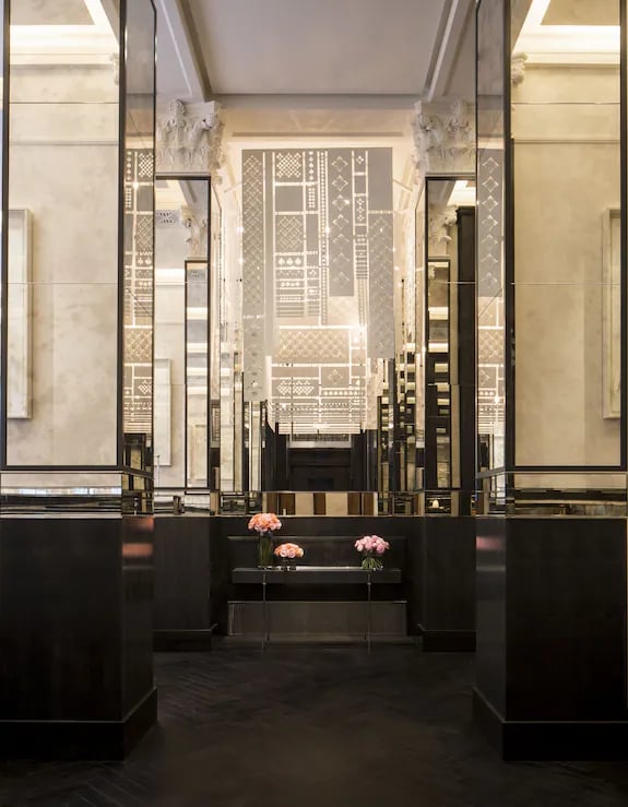 Four Seasons Hotel London at Tower Bridge — vibe