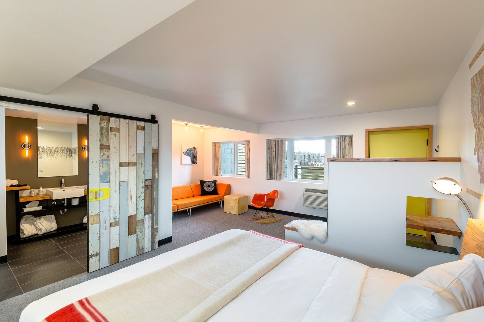 The Lark, rooms
