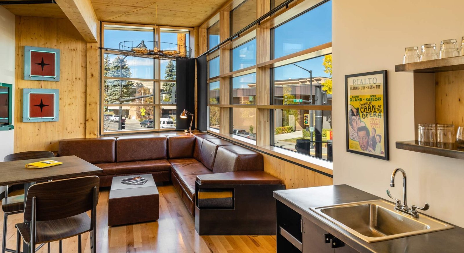The Lark, rooms