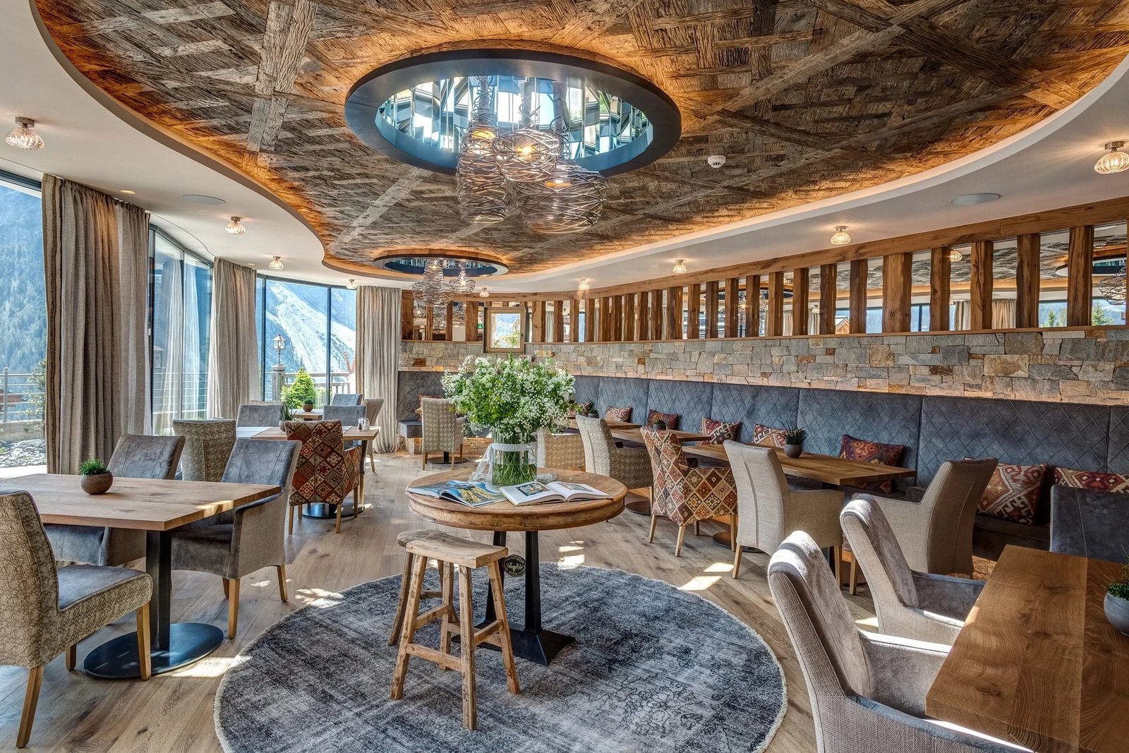 BelArosa Suiten & Wellness, at the table