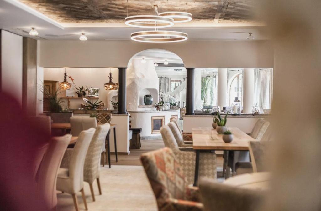 BelArosa Suiten & Wellness, at the table