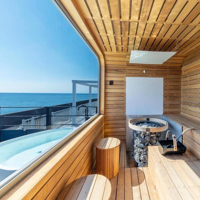 Malibu Hotel, the sauna