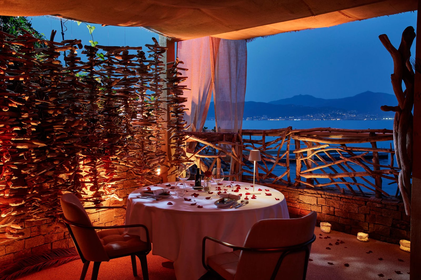 Sofitel Golfe d'Ajaccio Thalassa Sea & Spa, at the table