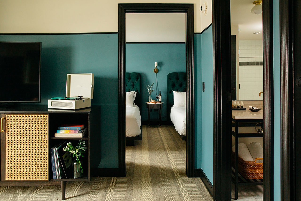 Emeline, rooms