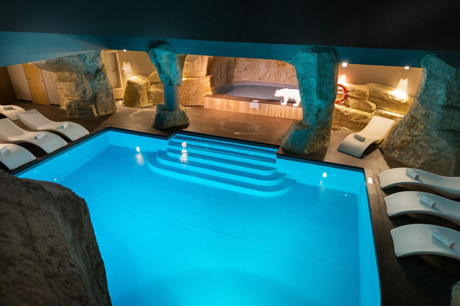 Royal Ours Blanc Hôtel - Alpe d'Huez, the pool