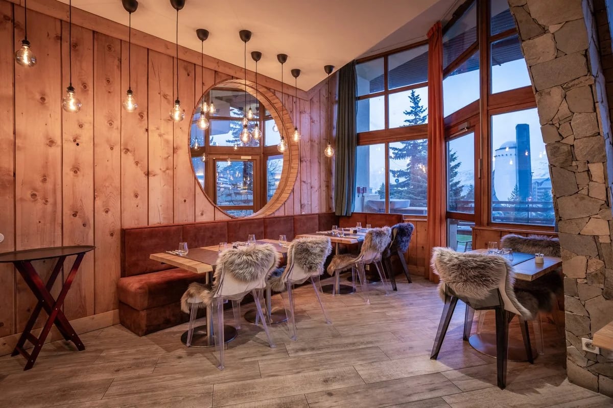 Royal Ours Blanc Hôtel - Alpe d'Huez, la taverne de l’ours