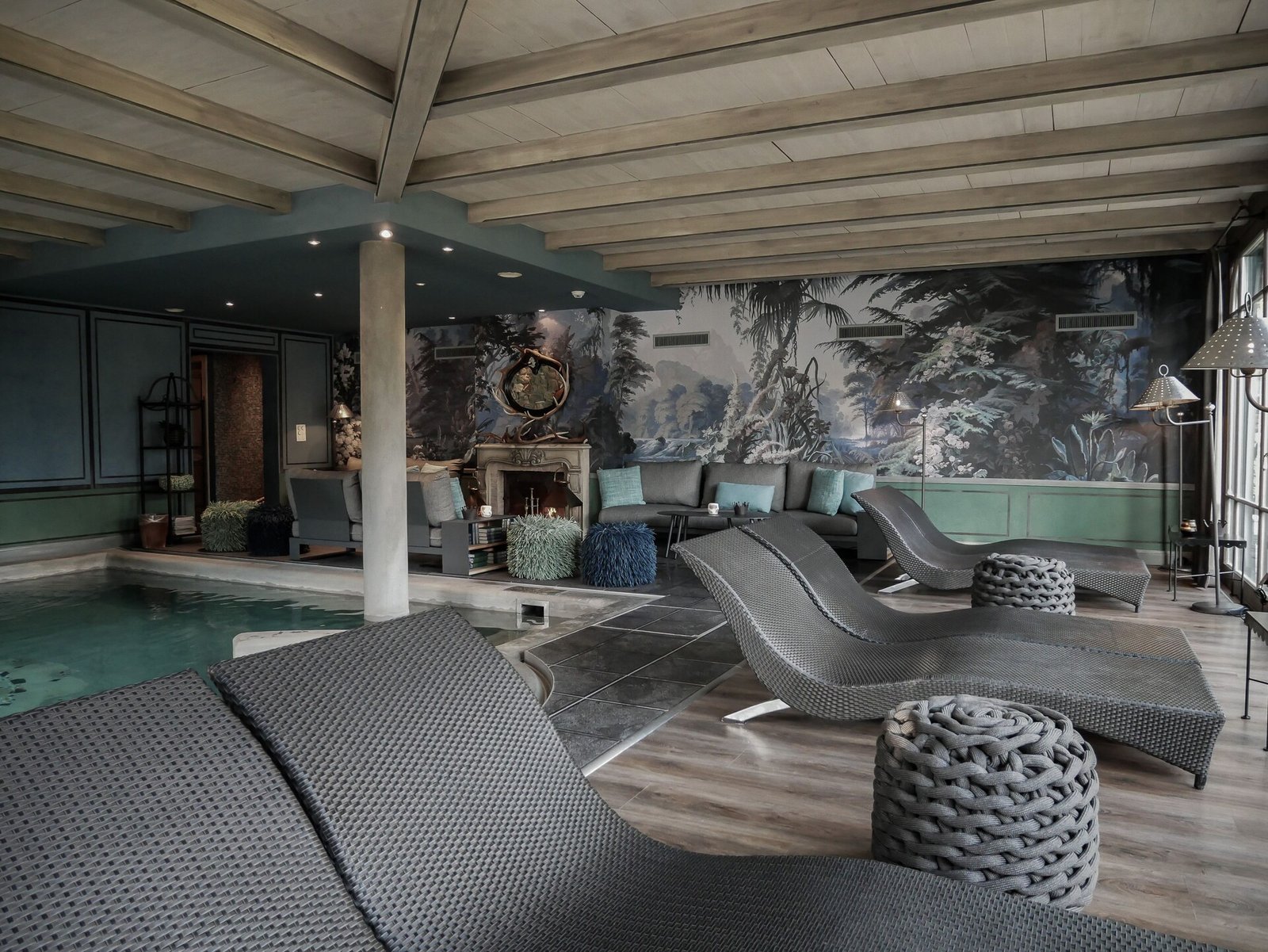 Hôtel Bella Tola et Saint-Luc SPA, the pool