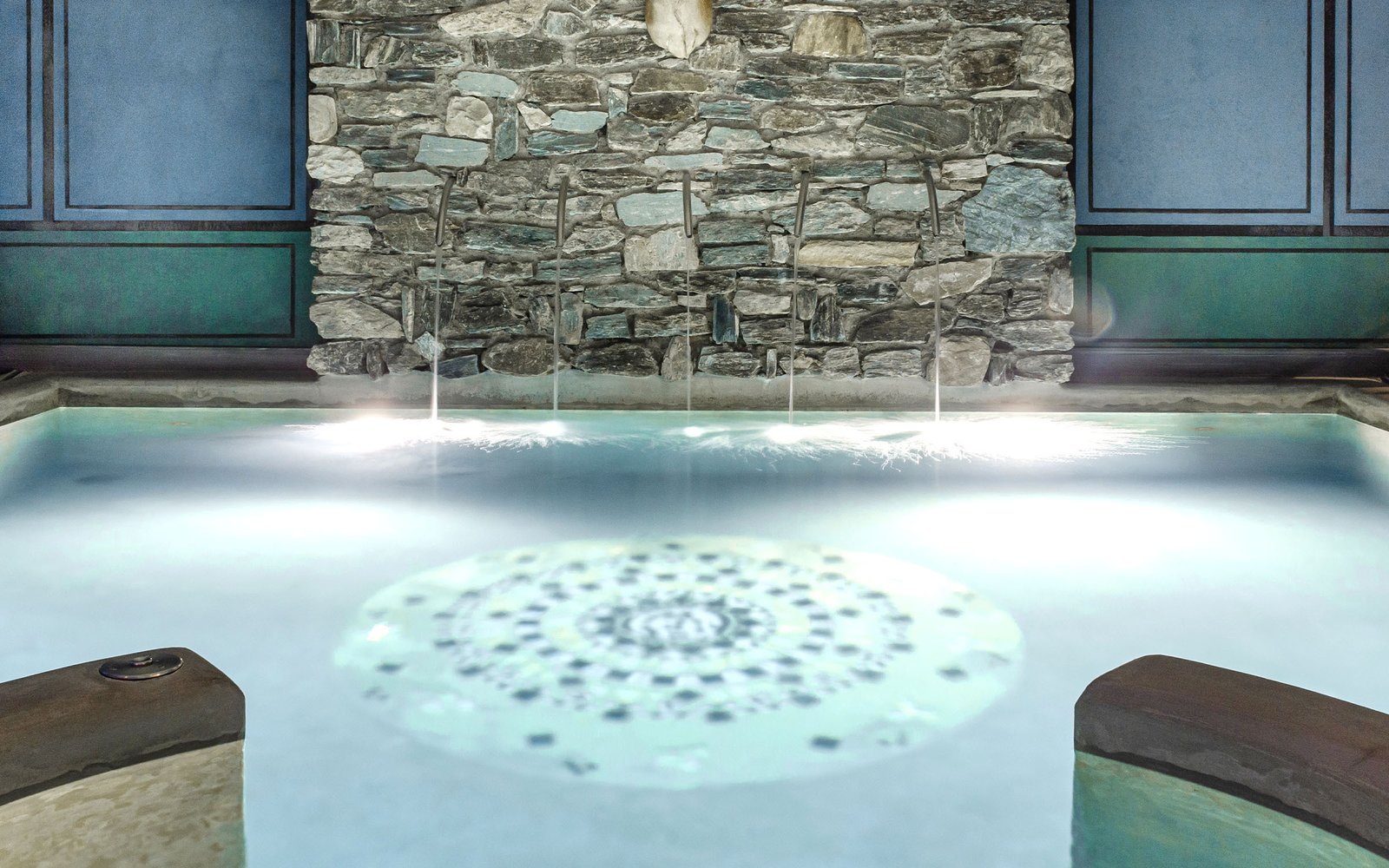 Hôtel Bella Tola et Saint-Luc SPA, the pool