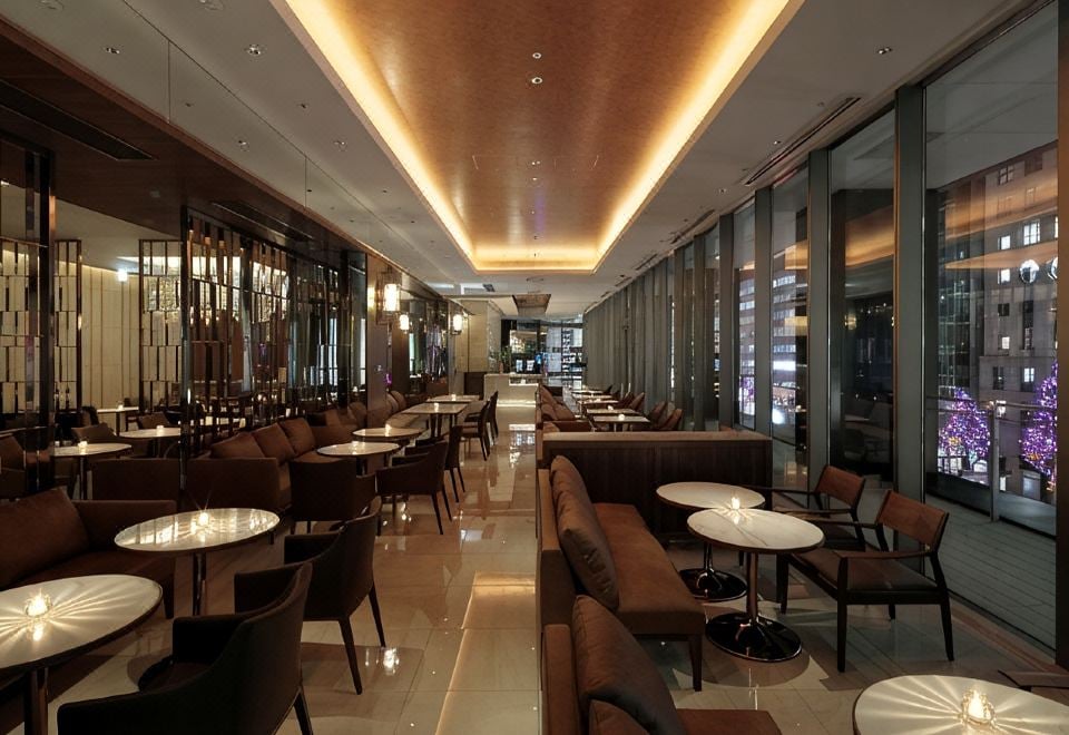 Candeo Hotels Osaka Shinsaibashi, at the table
