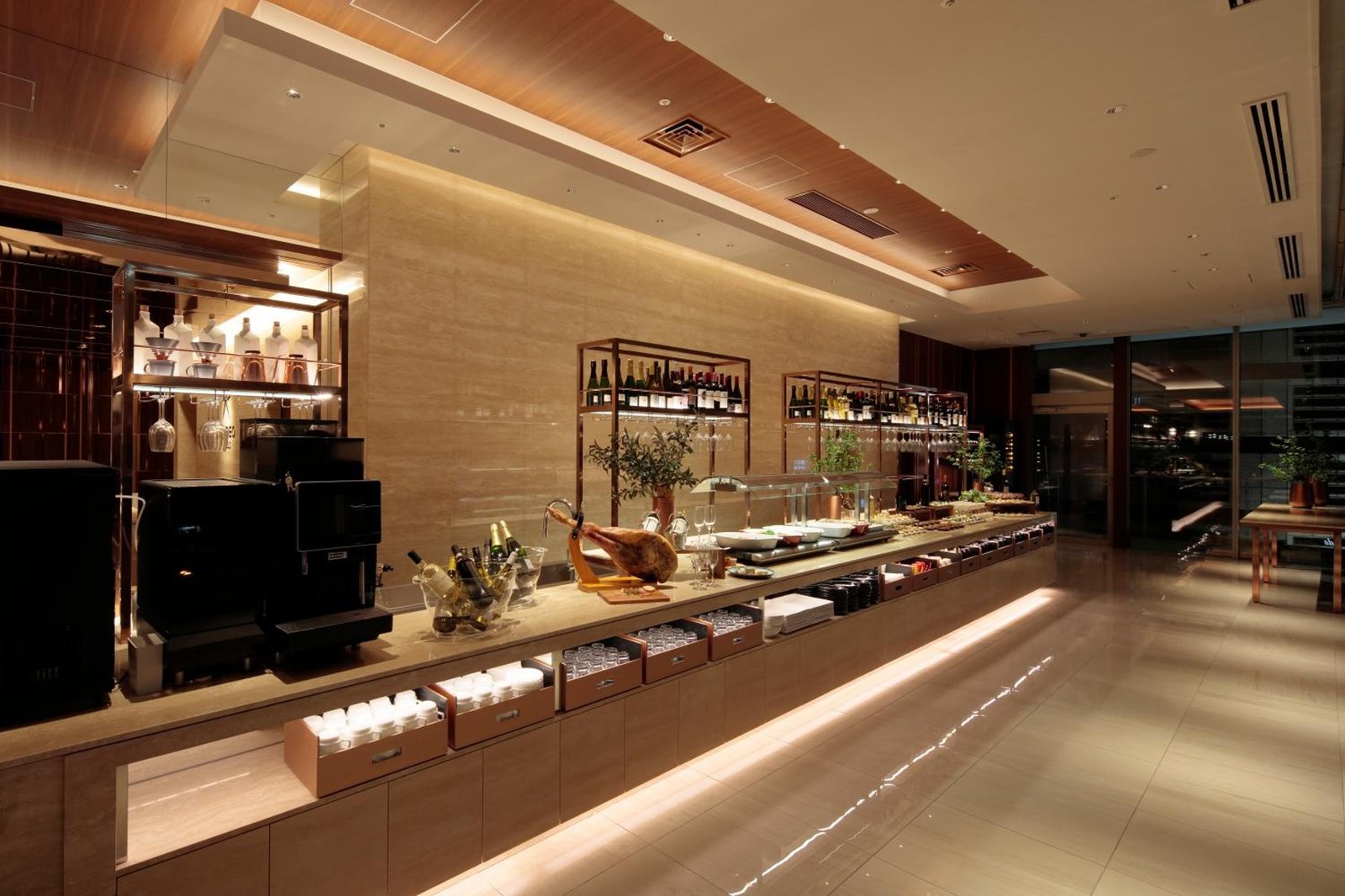 Candeo Hotels Osaka Shinsaibashi, at the table