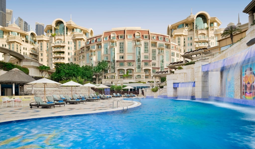 Swissôtel Al Murooj Dubai — vibe