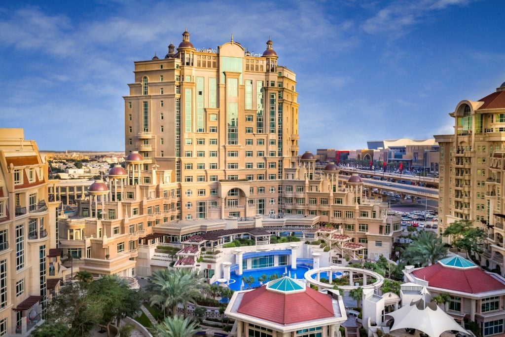 Swissôtel Al Murooj Dubai — vibe