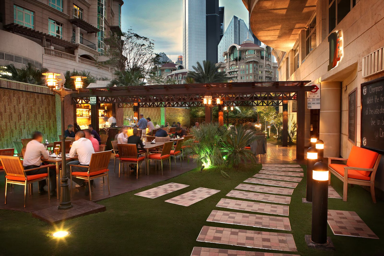 Swissôtel Al Murooj Dubai — eat & drink