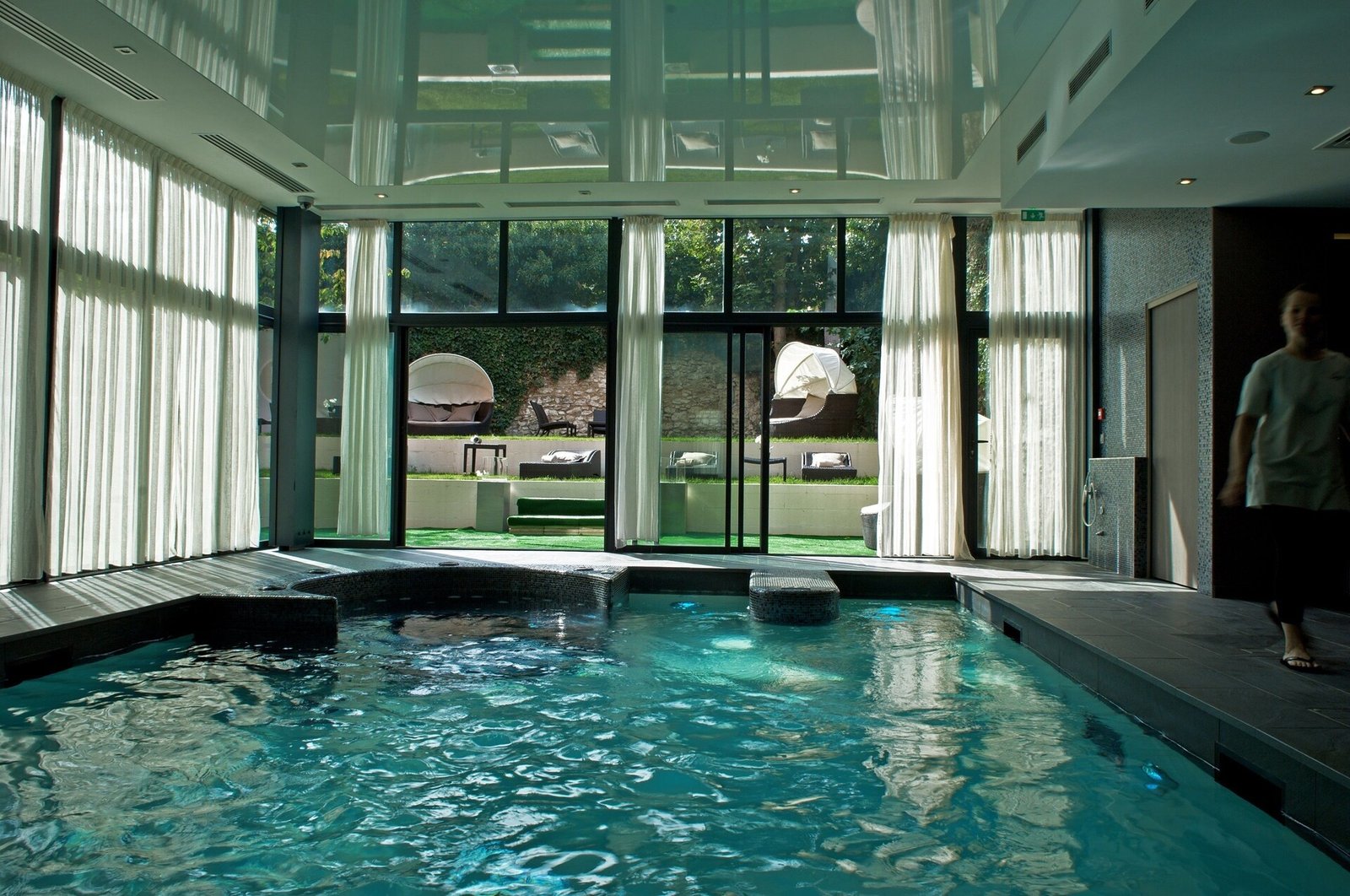 Hotel & Spa Le Grand Monarque Chartres, the pool