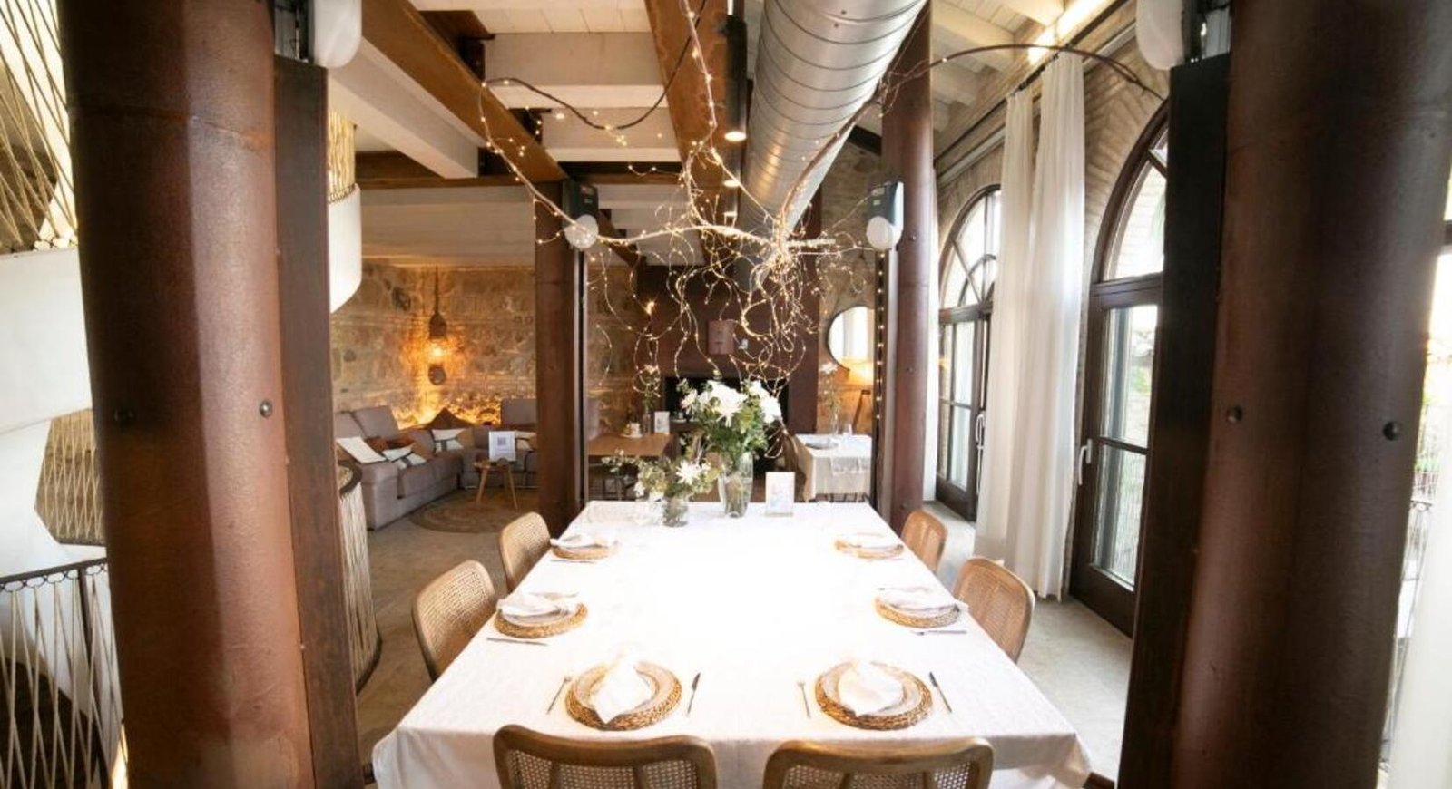 Patio del Posadero, at the table