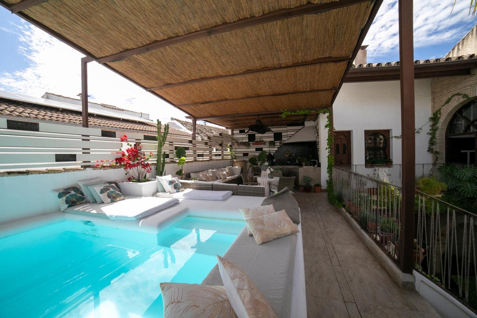 Patio del Posadero, the pool