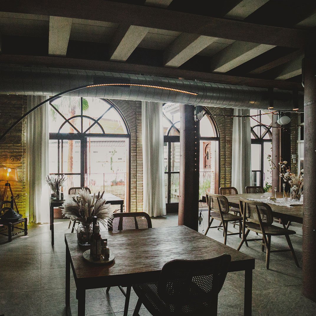 Patio del Posadero, at the table