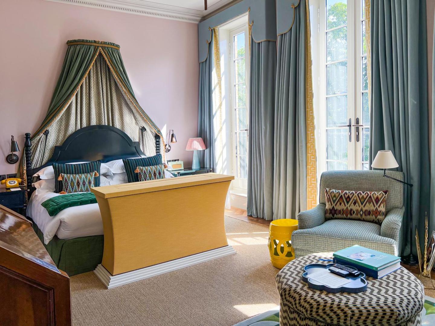 Beaverbrook Town House — vibe