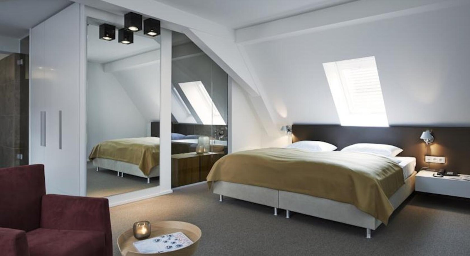 Weinhaus Henninger, rooms