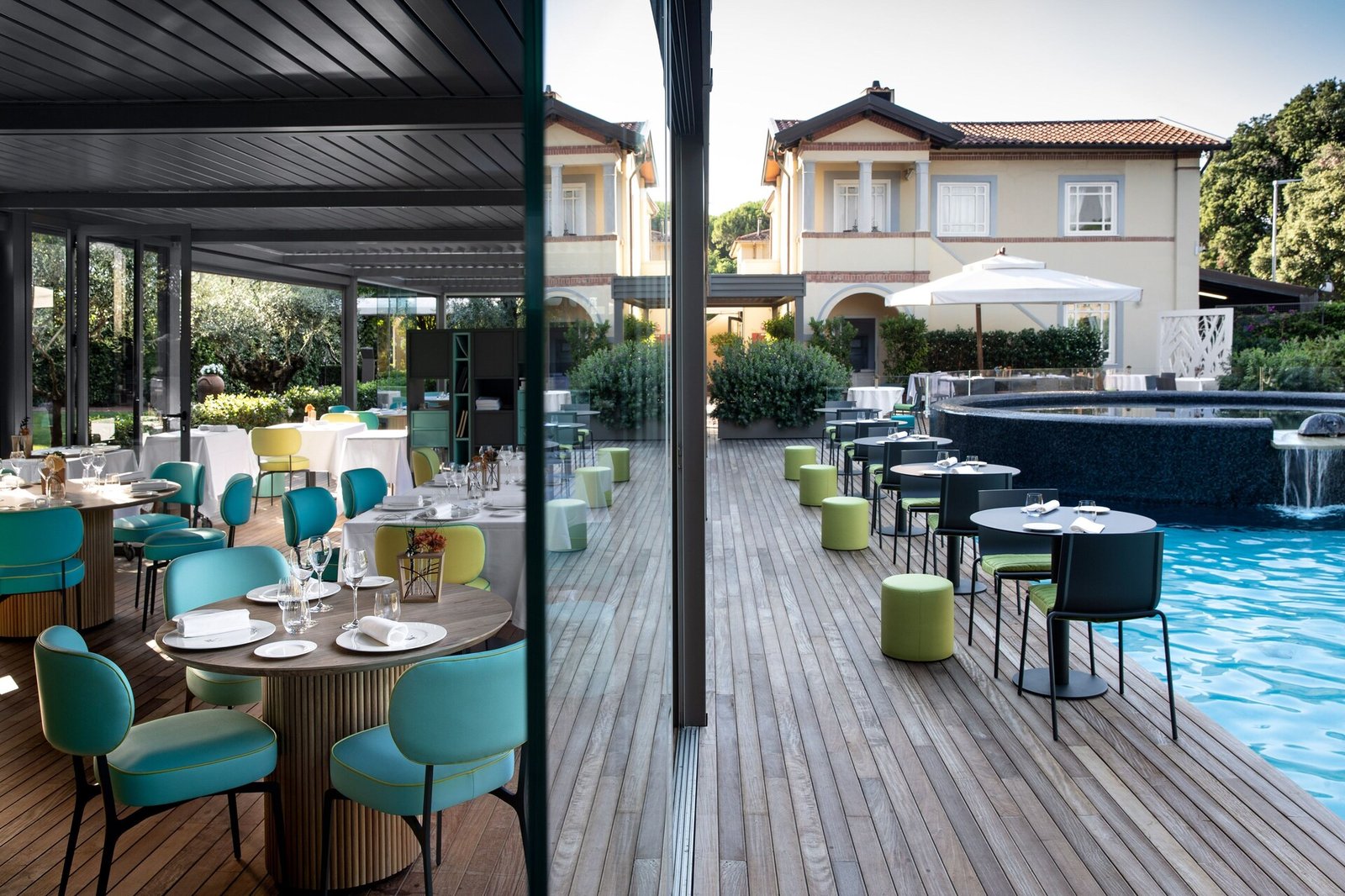 Hotel Byron, at the table