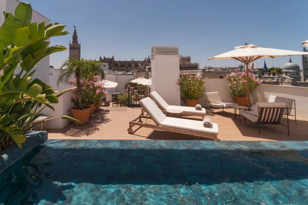 Mercer Plaza Sevilla, the pool