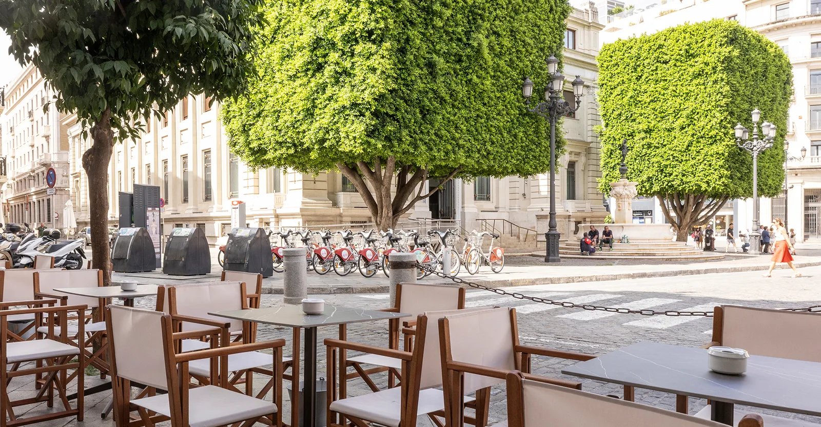 Mercer Plaza Sevilla, at the table