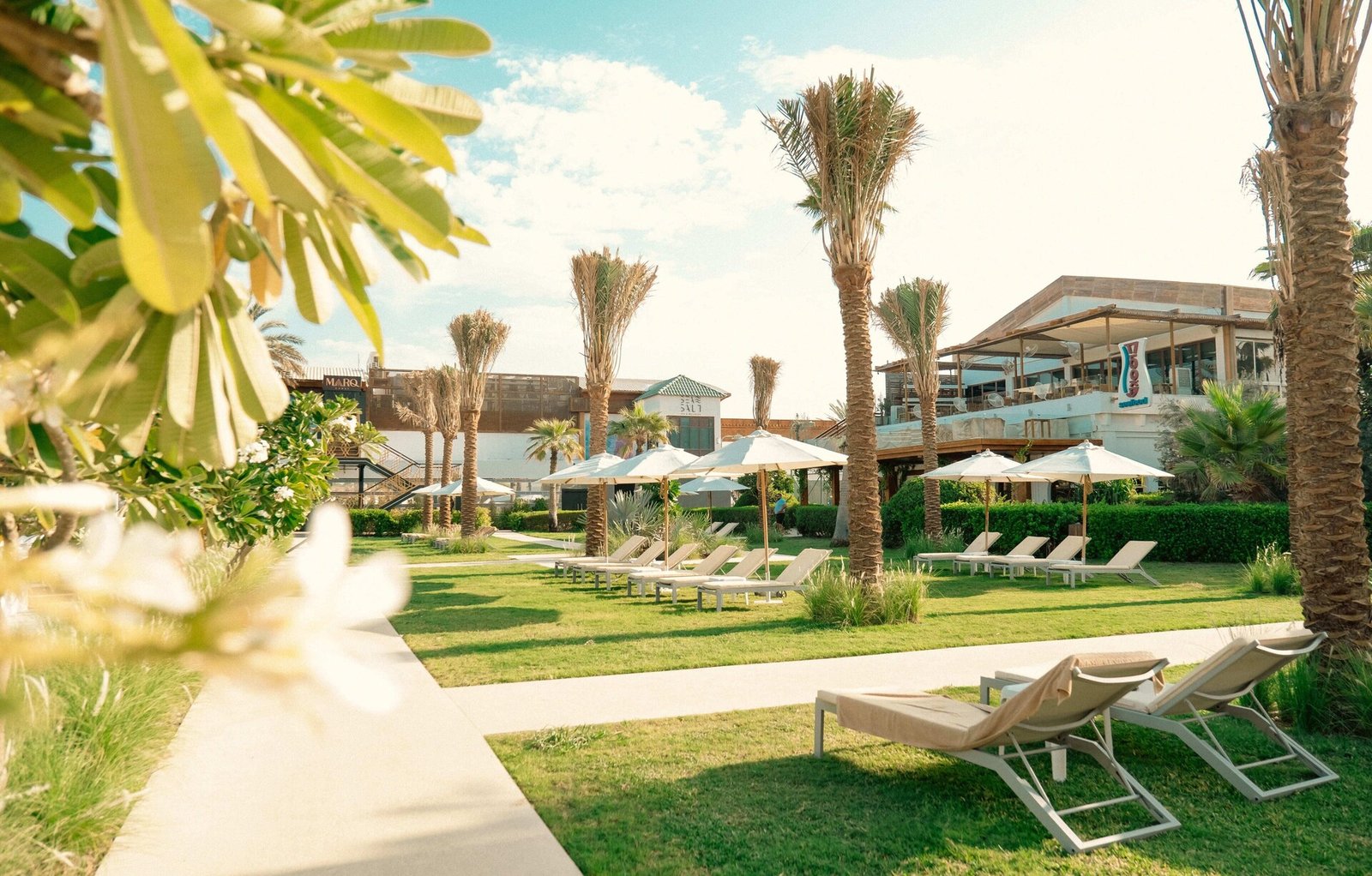 Dubai Marine Beach Resort & Spa — vibe