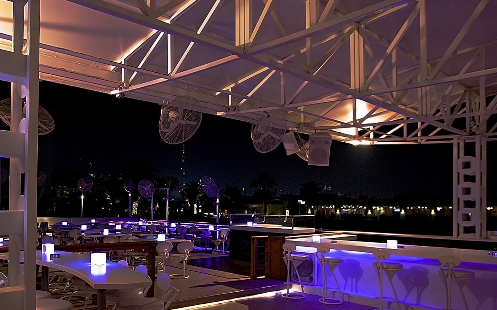 Dubai Marine Beach Resort & Spa — eat & drink