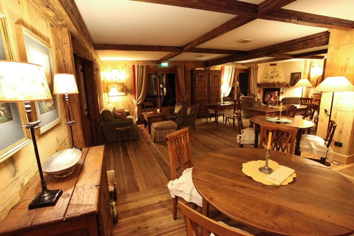 Auberge de la Maison, at the table