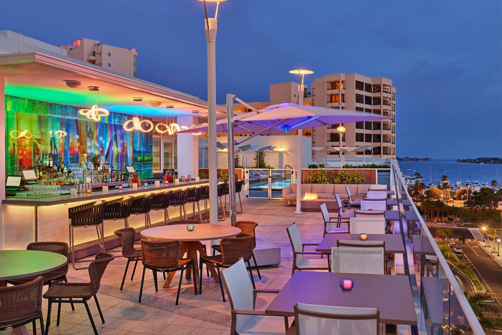 Art Ovation Hotel, Autograph Collection, at the table