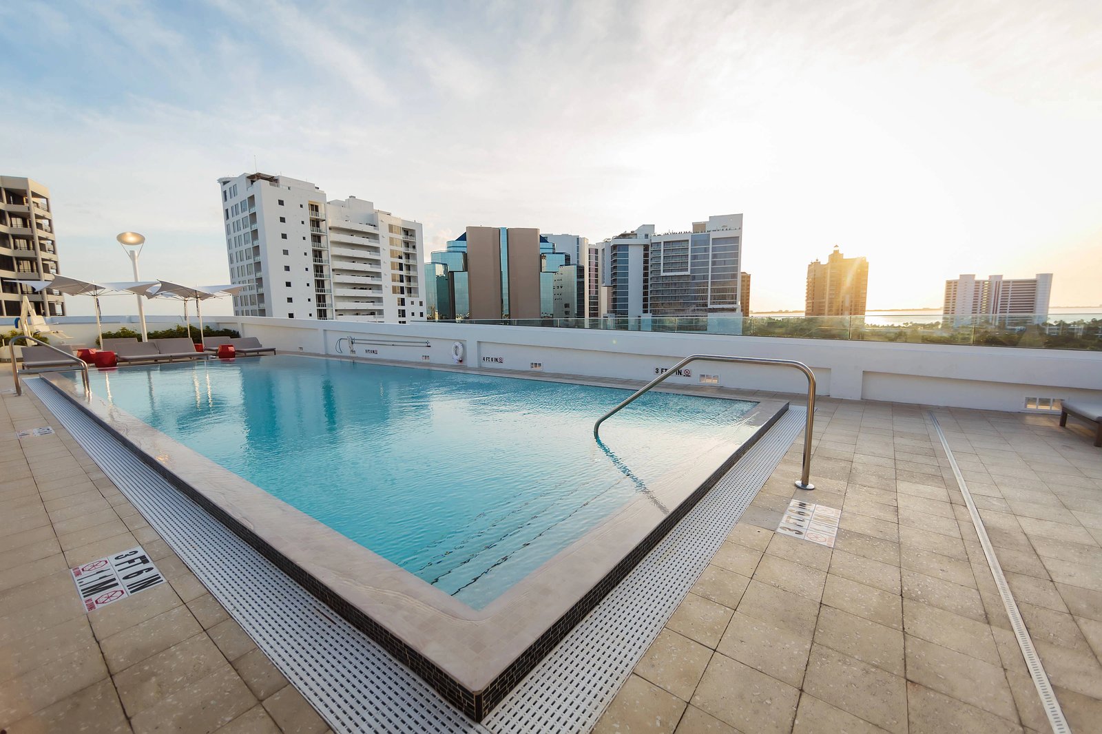 Art Ovation Hotel, Autograph Collection, the pool