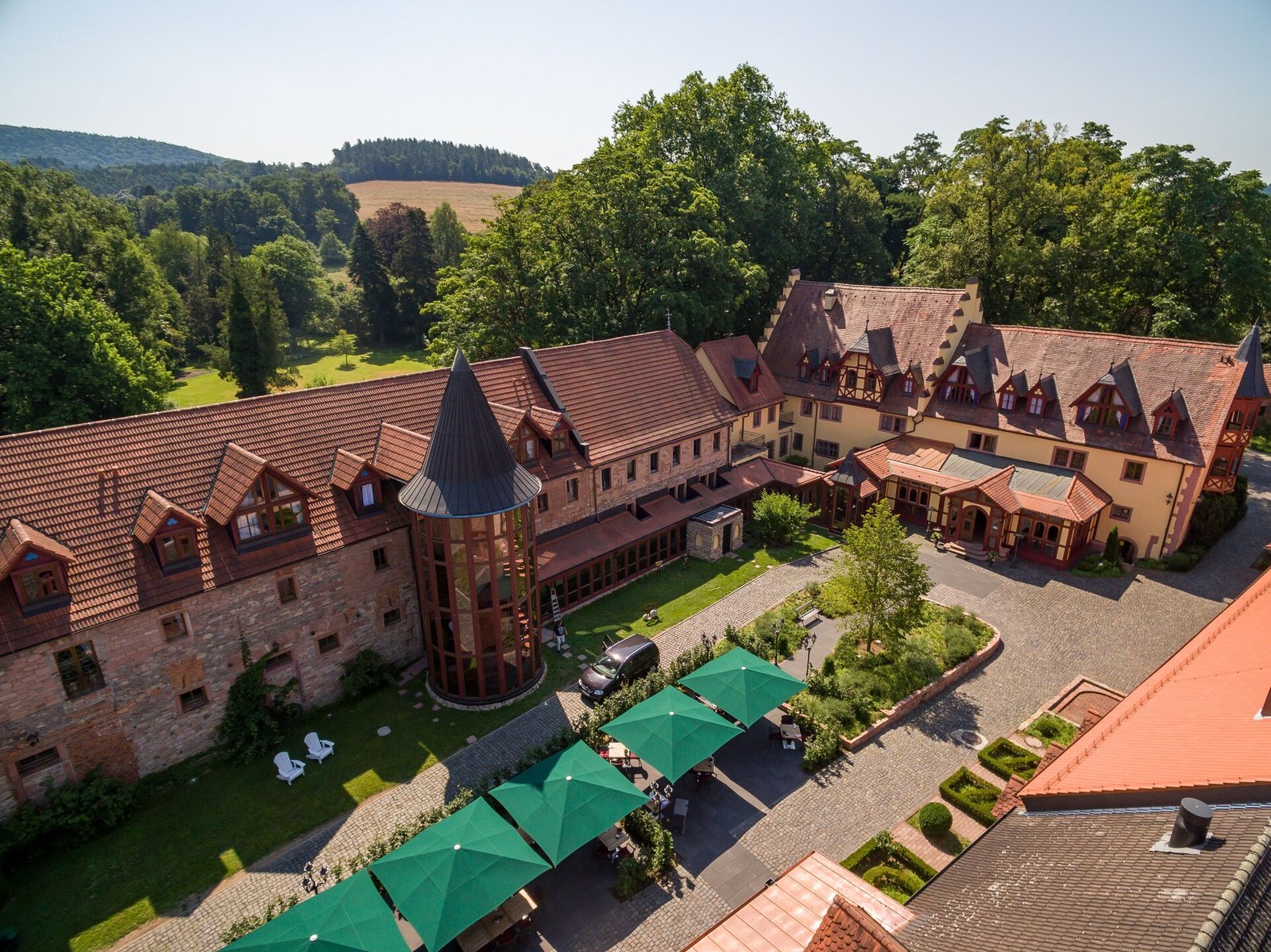 Schlosshotel Weyberhöfe, how it began