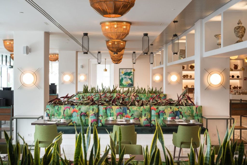 Hotel Fariones, at the table