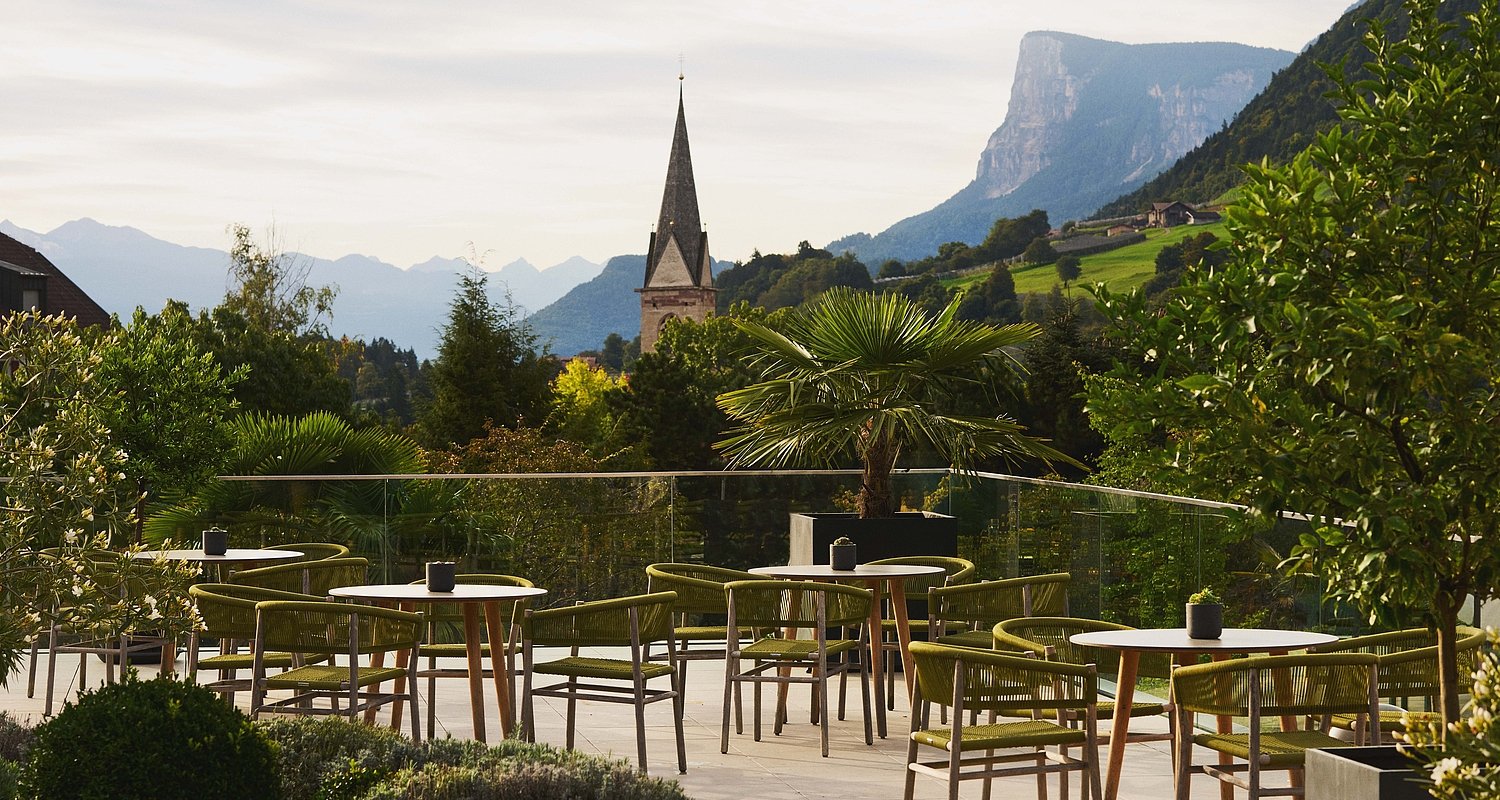 Alpiana Resort, at the table