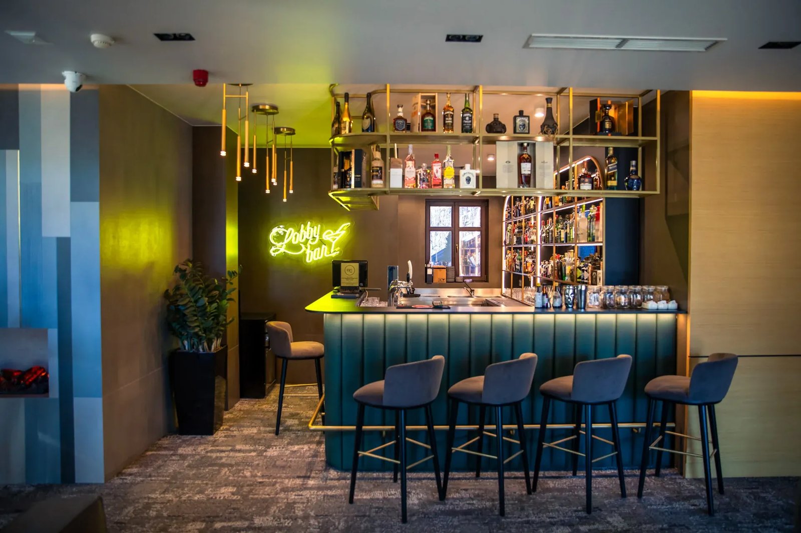 Avalon Resort & Spa, lobby bar