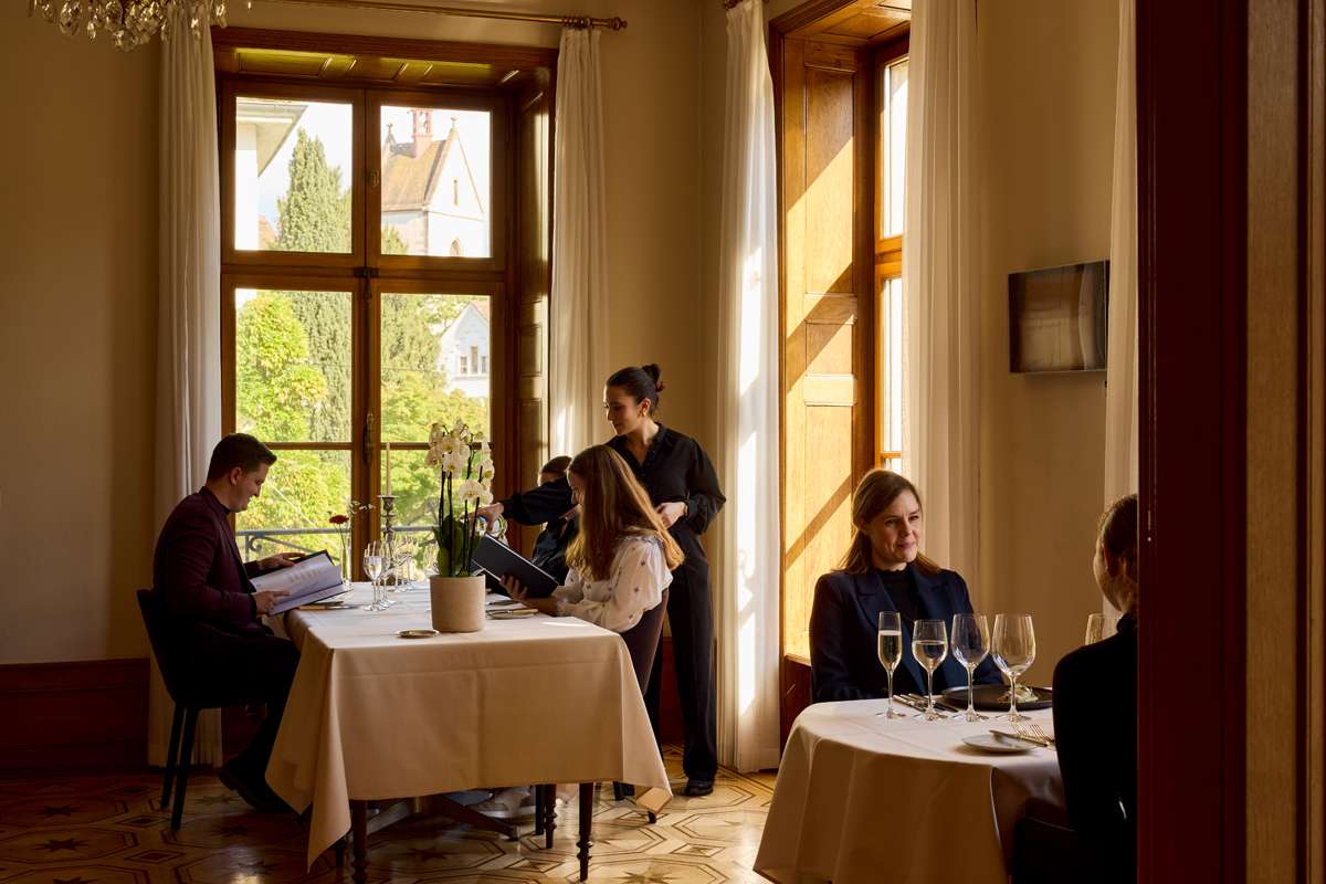 Der Teufelhof Basel, at the table