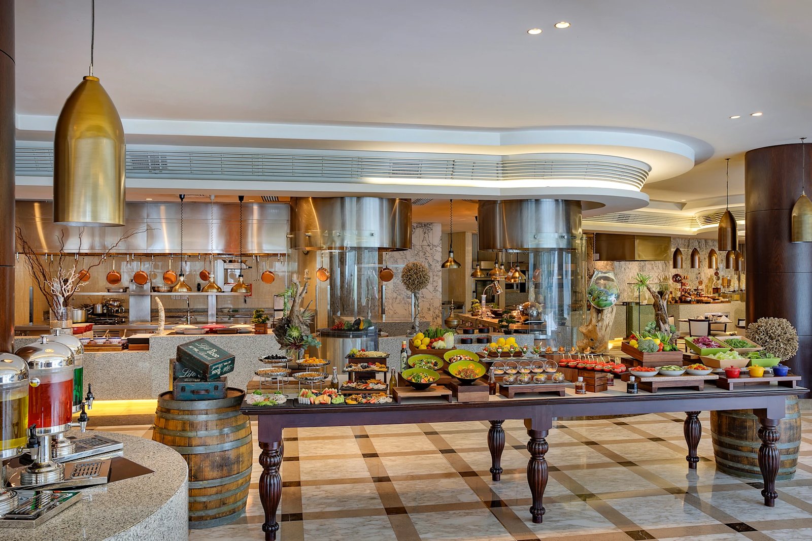 Waldorf Astoria Dubai Palm Jumeirah, at the table