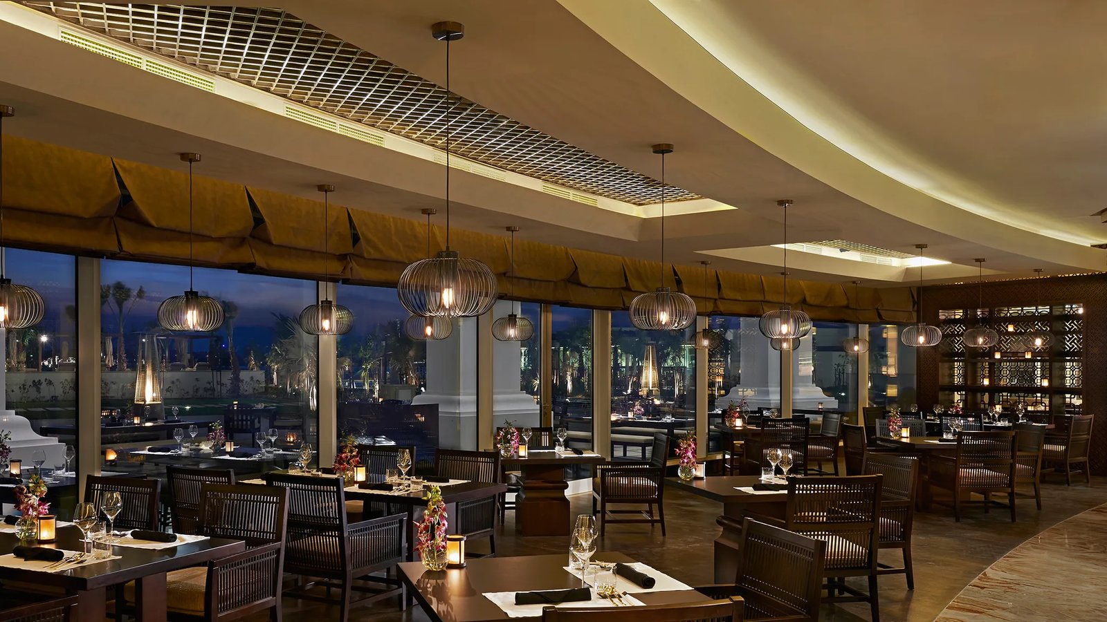 Waldorf Astoria Dubai Palm Jumeirah, at the table