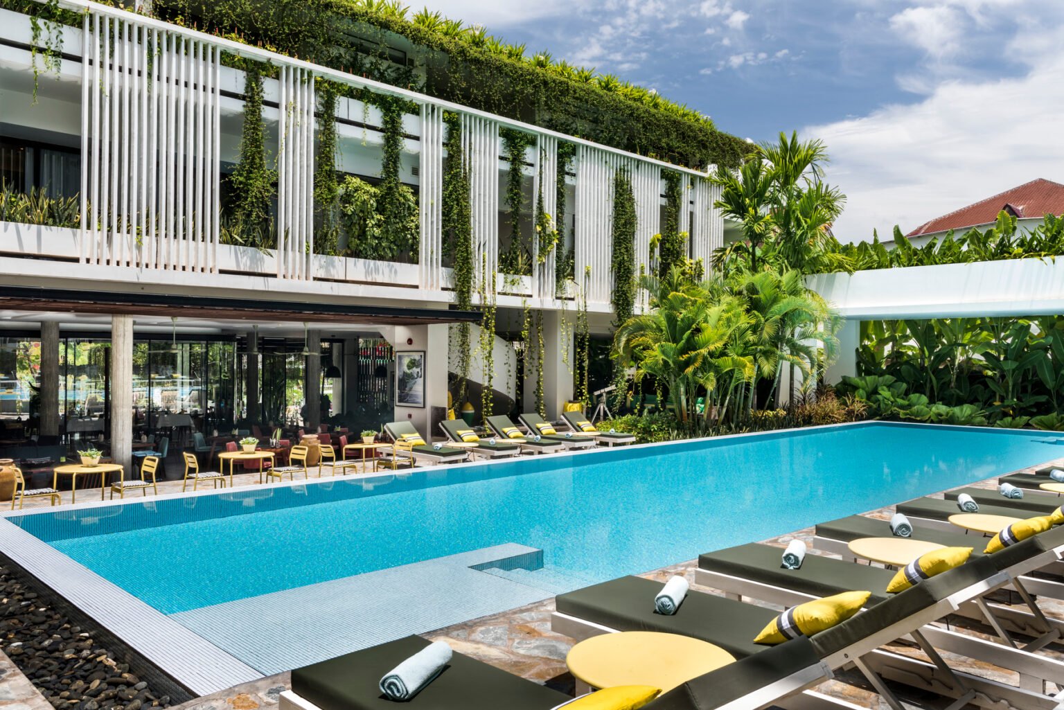 Viroth's Hotel, the pool