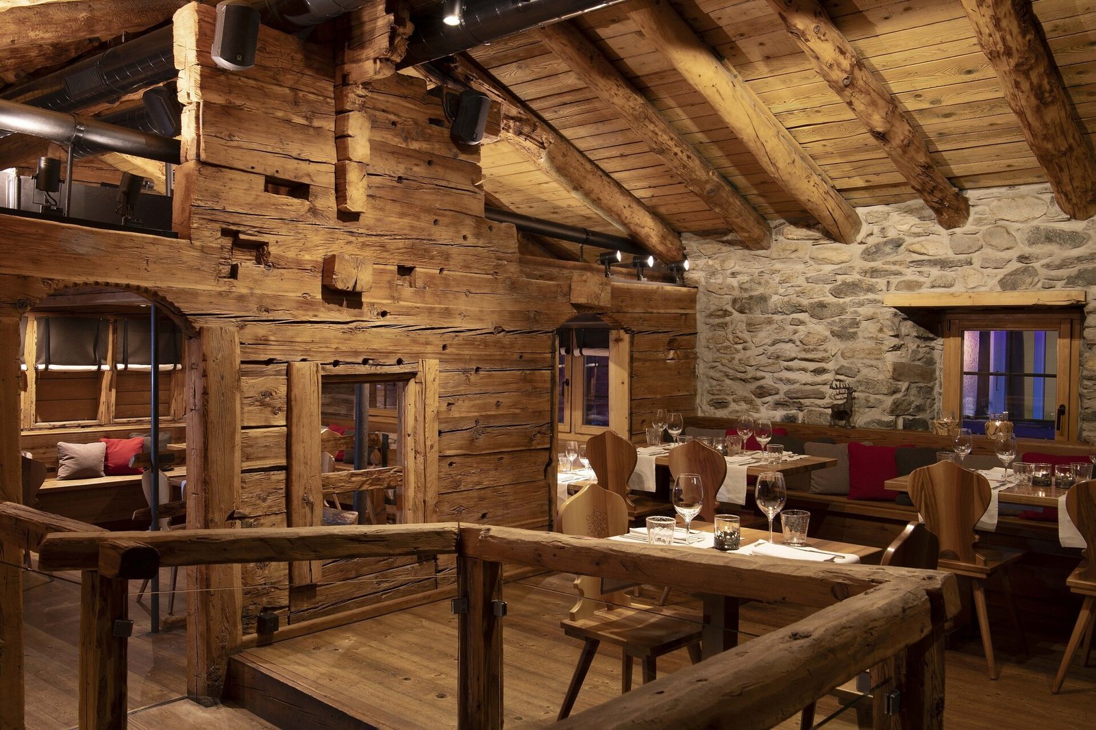 Unique Hotel Post, at the table