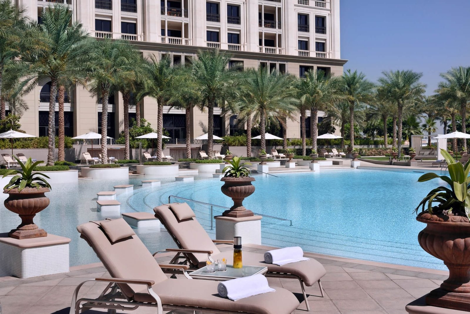 Palazzo Versace Dubai — vibe