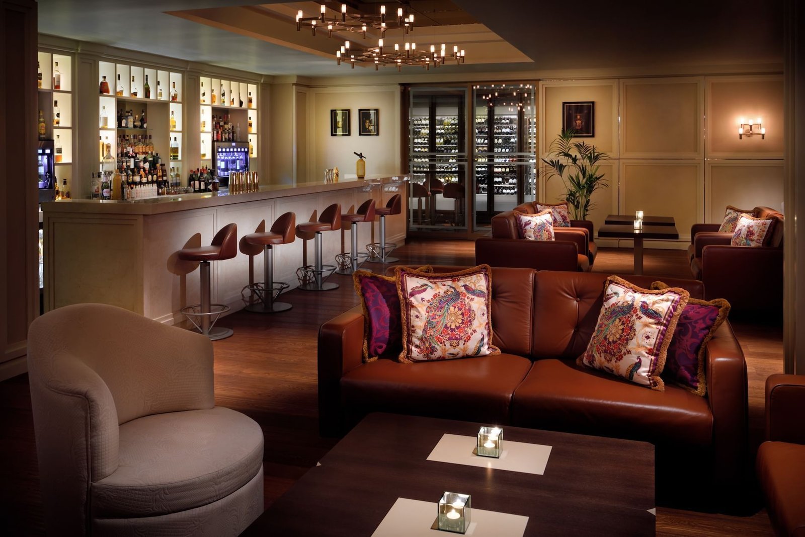 Palazzo Versace Dubai — vibe