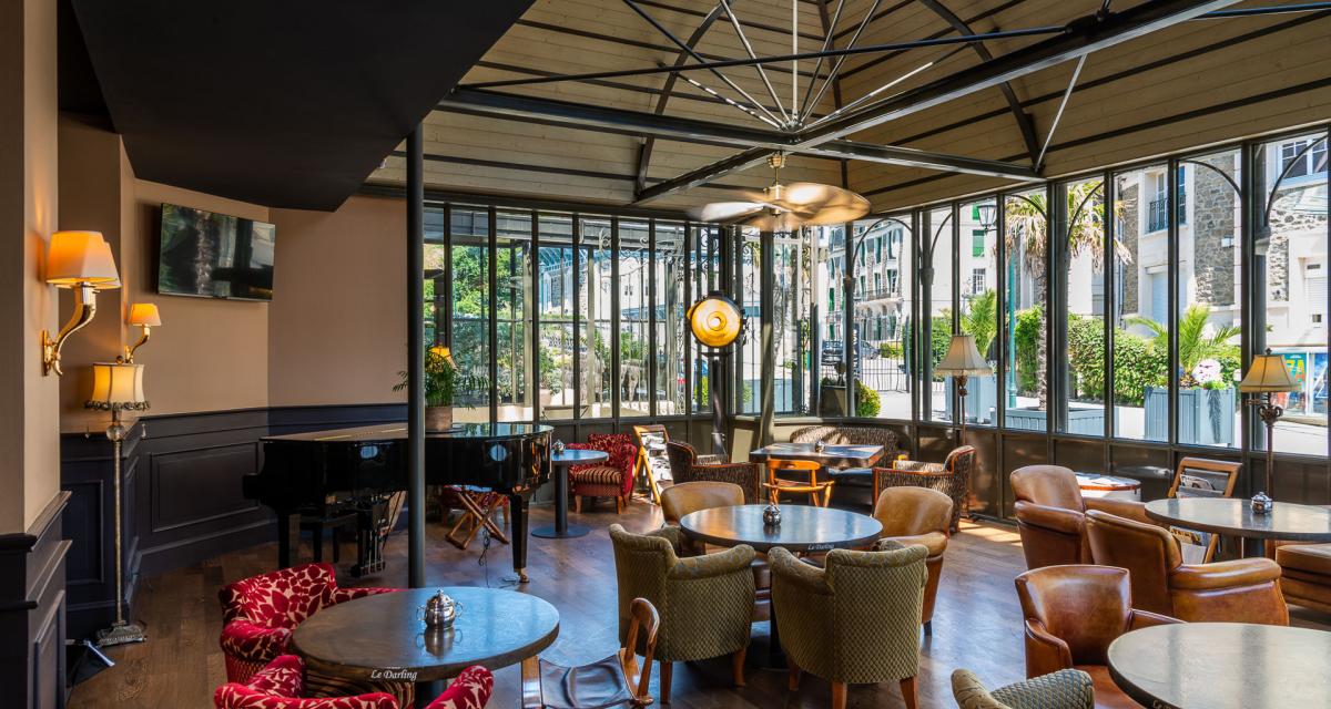 Royal Emeraude Hotel Dinard - MGallery Collection, at the table