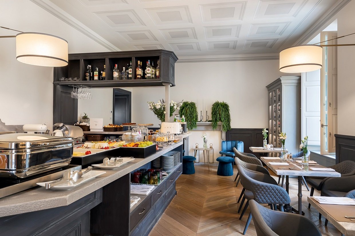 Corte Calzaiuoli Elegant Suites, at the table