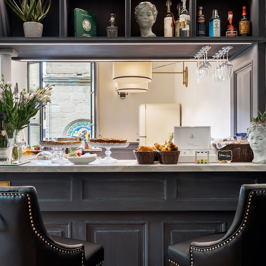 Corte Calzaiuoli Elegant Suites, at the table