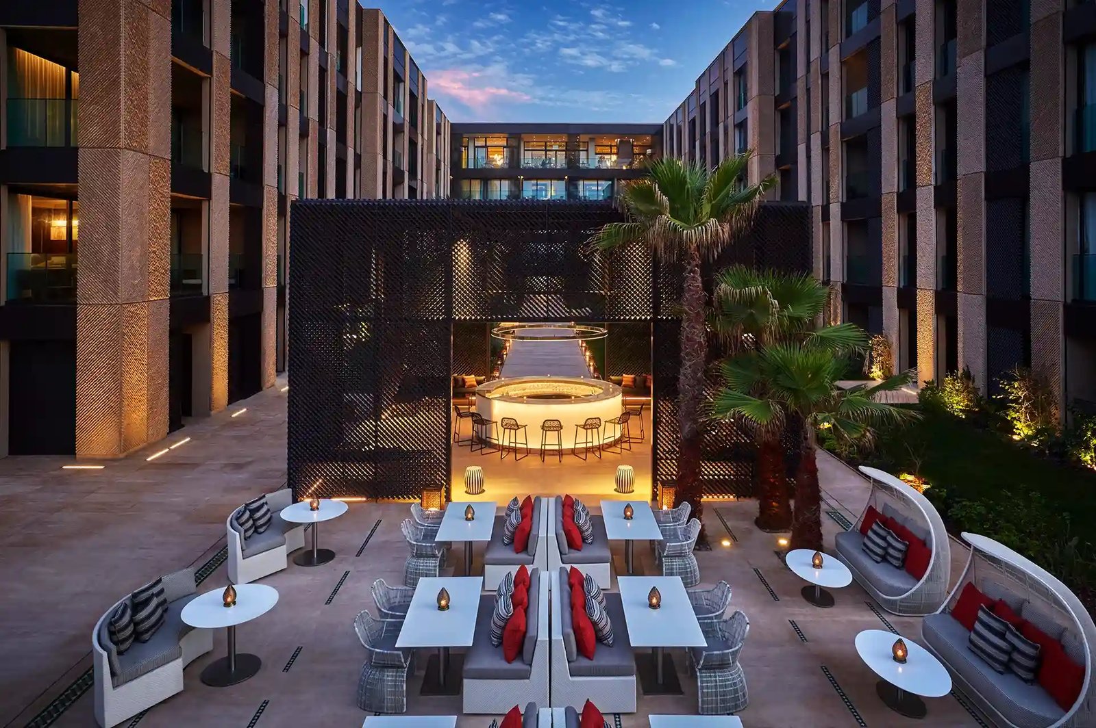 Four Seasons Hotel Casablanca, at the table